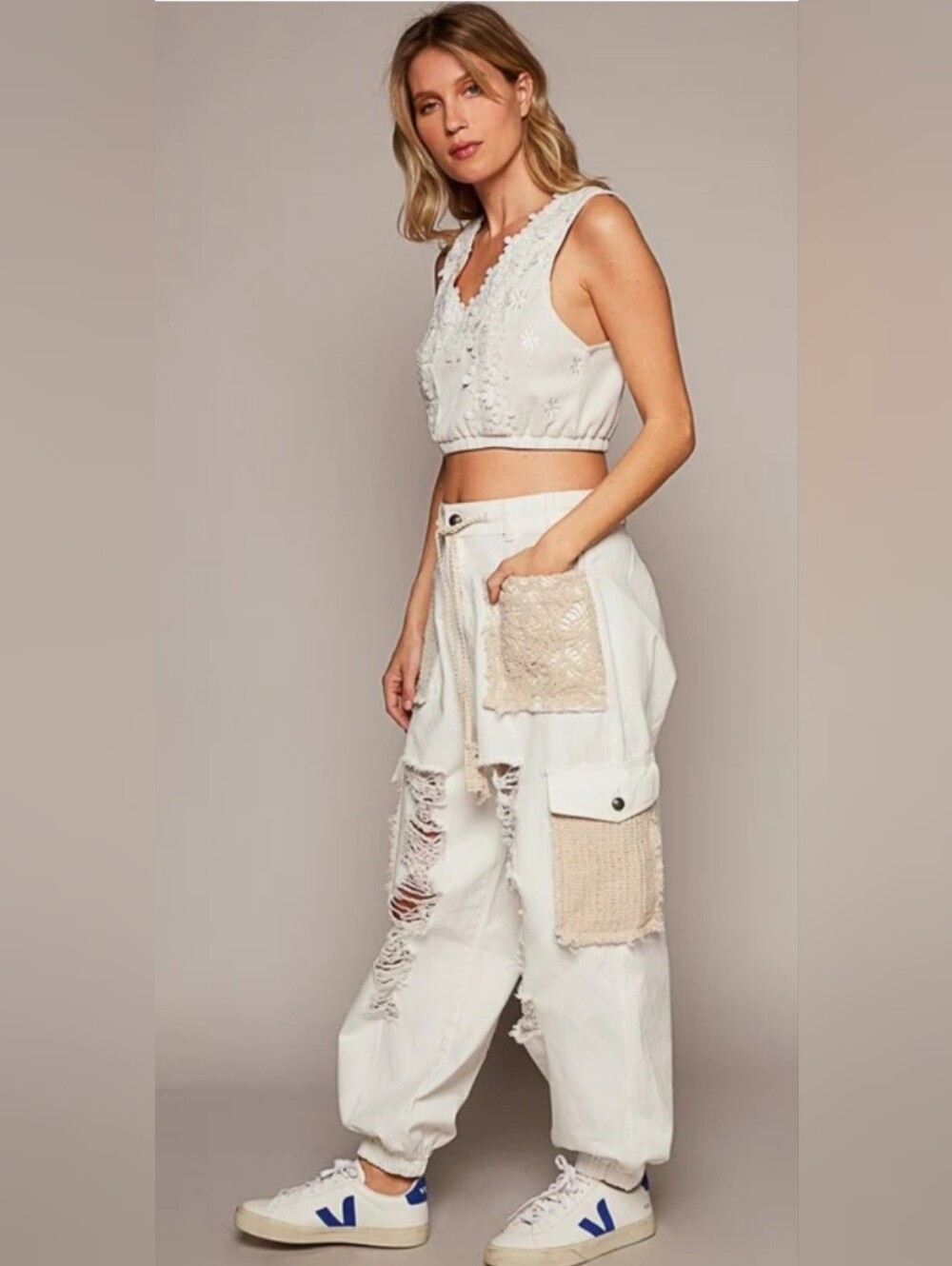 POL Crochet Patch Distressed Washed Jeans